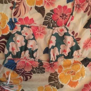 Trade! NWOT ACACIA- mahalo top Small